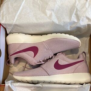 Nike roshe one women size 8